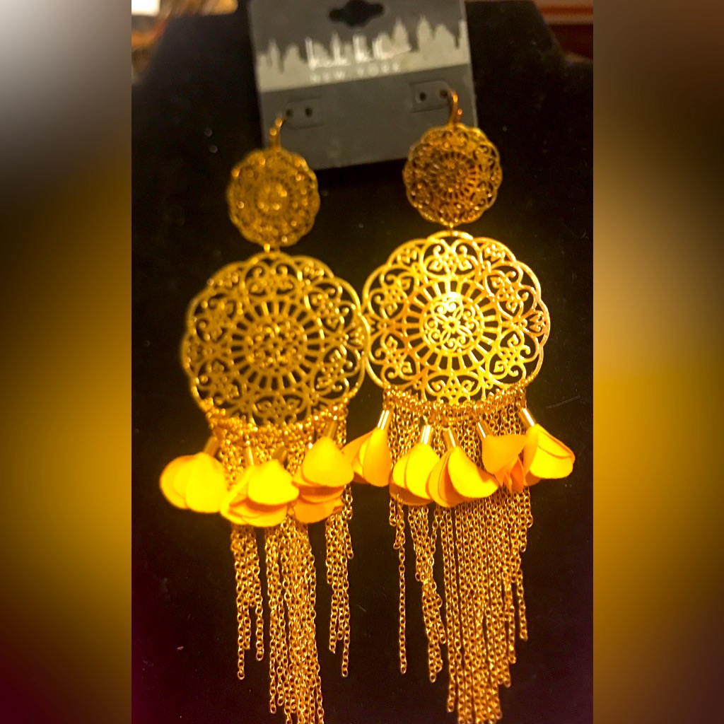 New Nicole Miller Filagree Dangle Earrings 35$